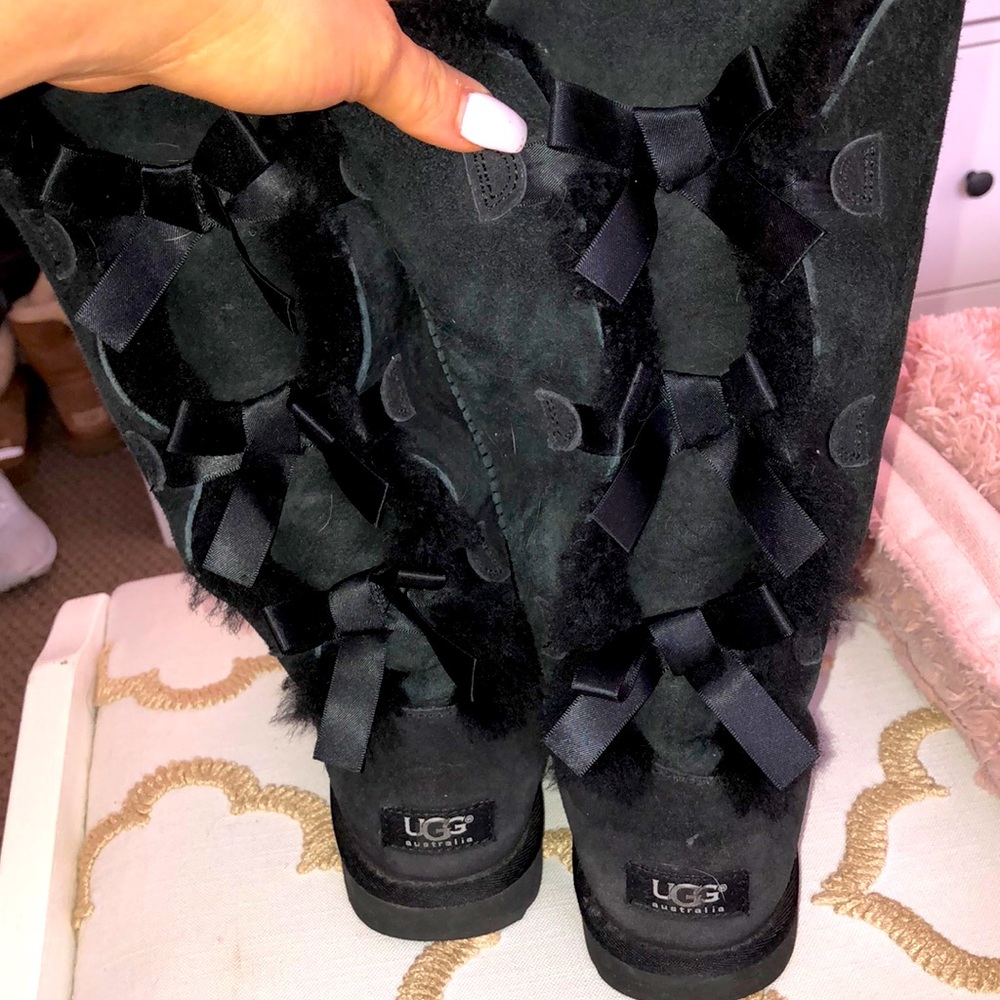 BRAND NEW! Black bailey bow uggs